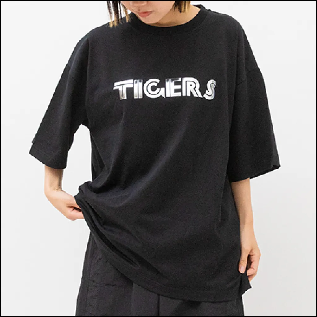 メタリック風Tシャツ