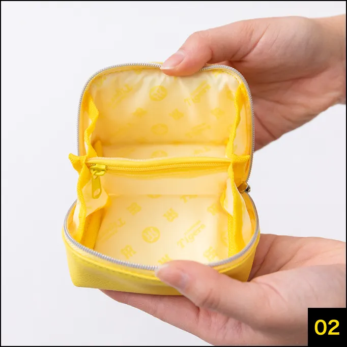 パカッと開くミニポーチ