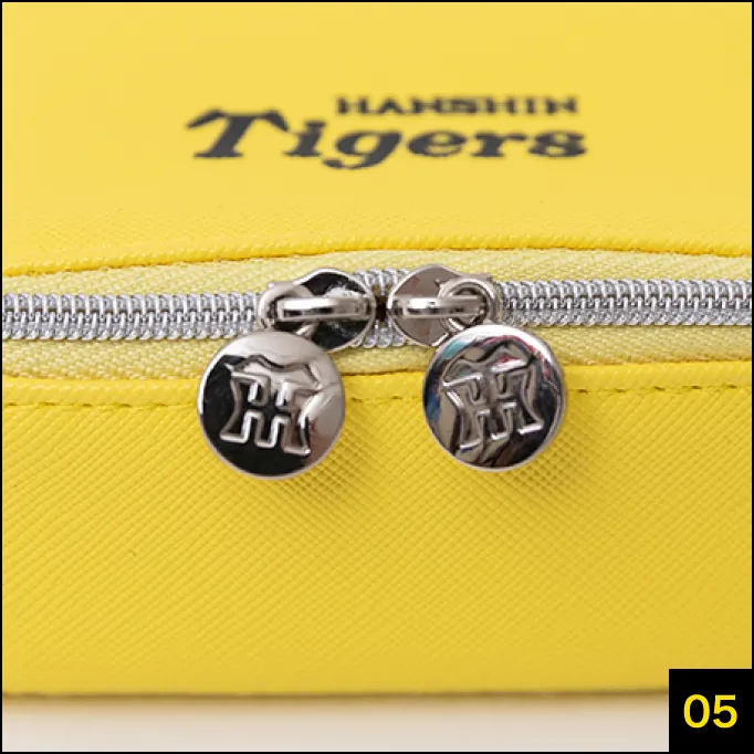 パカッと開くミニポーチ