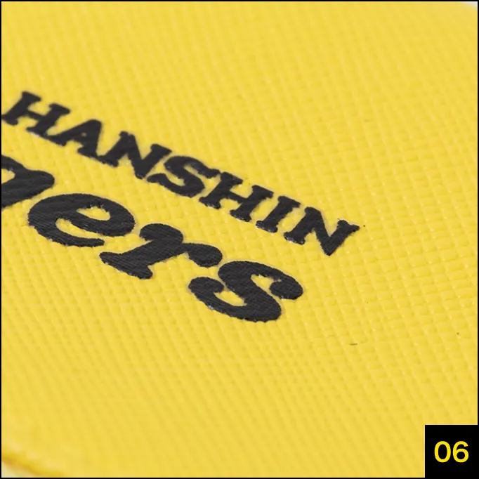 パカッと開くミニポーチ